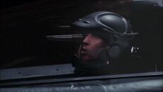 « Digger » retourne vers Caprica à bord de son Viper Mark VII avec toute son escadrille...
